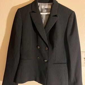 Tahari, Arthur Levine Collection women black & White Double-Breasted pant suit.